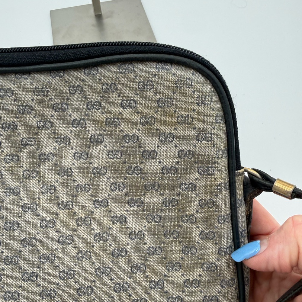 Gucci Gray Monogram Crossbody with Navy Trim - Picture 6 of 13